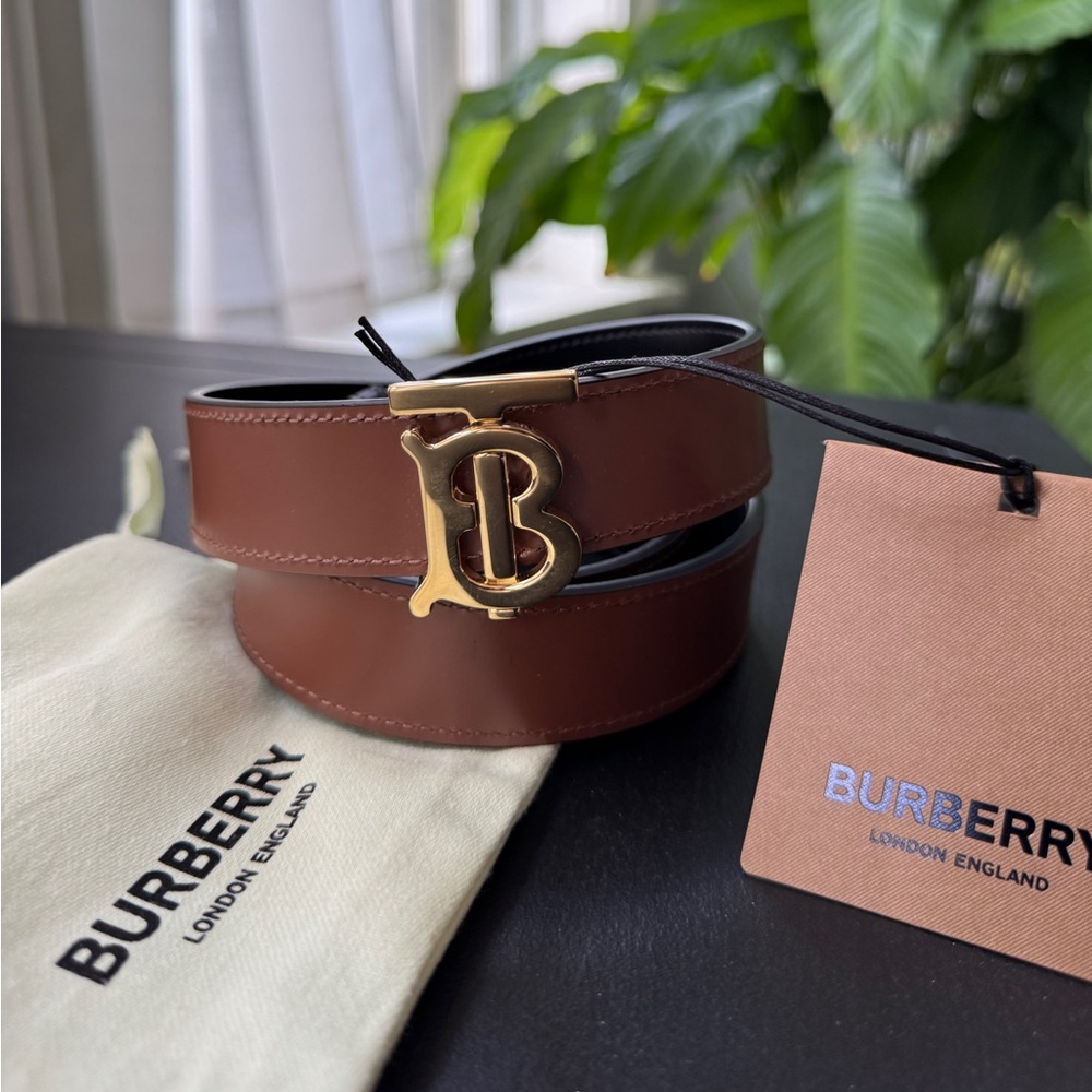 Burberry Authentic Belt Reversible Leather Women’s Size SMALL Black /Tan $510